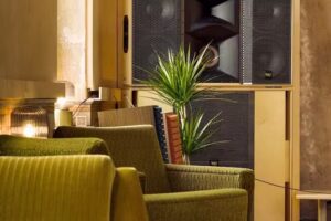 OWLs Listeningbar & Restaurant