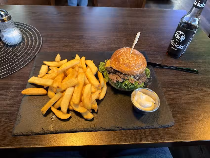 &Ouml;ZTOKYAT Caf&eacute; & Bistro