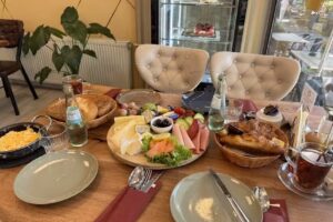 Palace Caf&eacute; & Restaurant