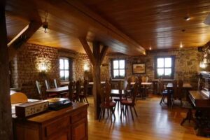 Pastis im Steinhaus