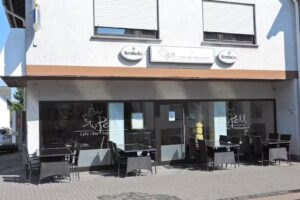 Pell-Café-Bar Restaurant