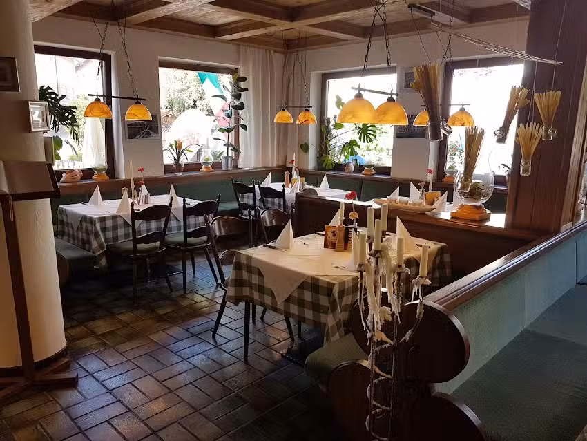 Pension &ndash; Restaurant J&auml;gerwinkl, Pizzeria Amalfi