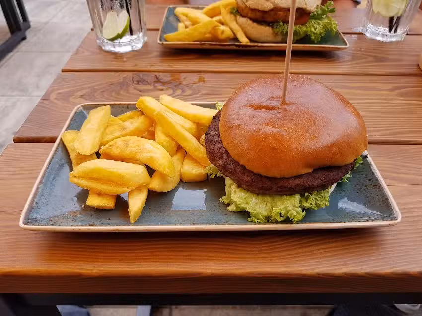 PETER PANE Burgergrill & Bar