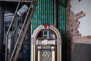 PickSix Bar & Kitchen