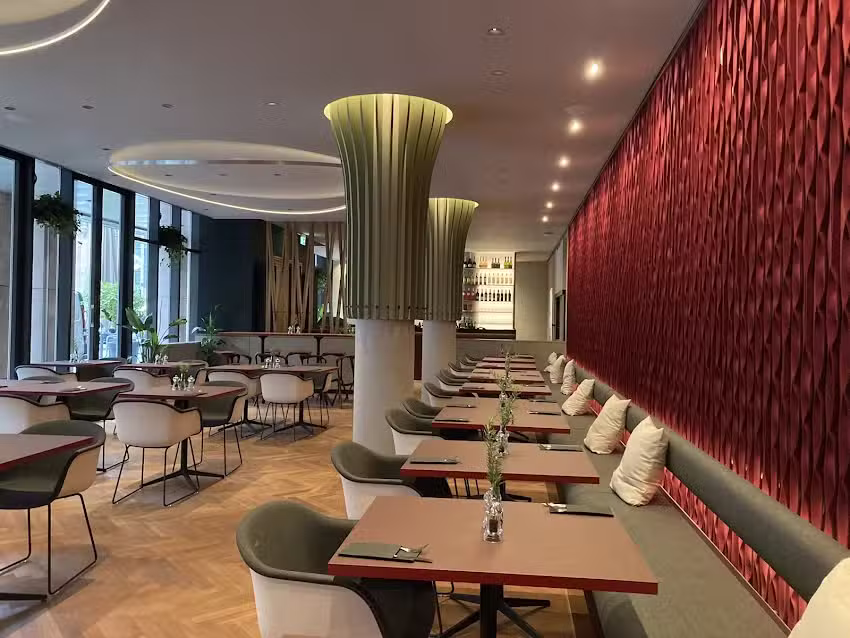 PINSANO caf&eacute;-restaurant-bar