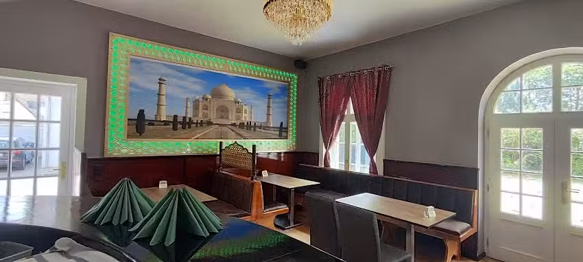 Pizza Bravo & New Delhi