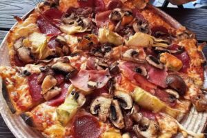 Pizzeria come in