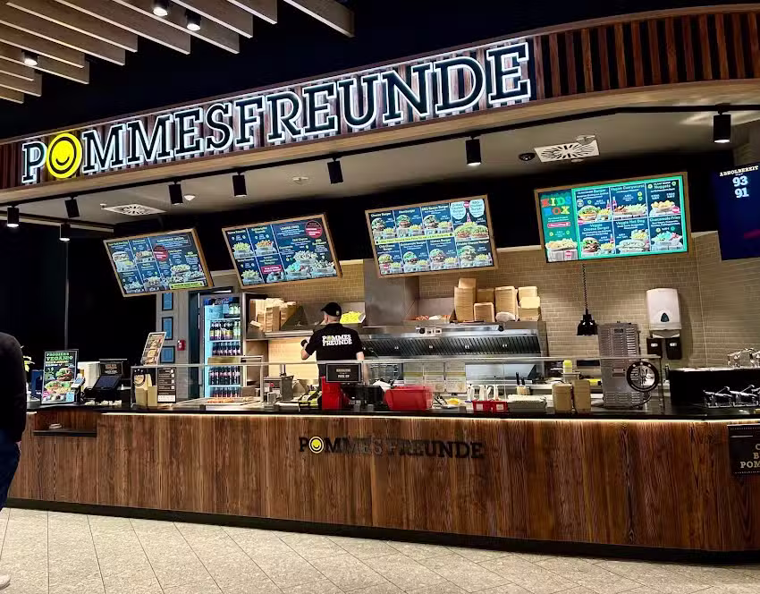Pommes Freunde | Burger, Currywurst, Loaded Fries, #Vegan & #Halal!