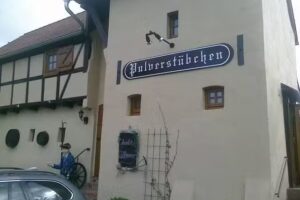 Pulverstübchen – Die kleine Weinstube mit Biergarten