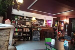 PURA Restaurant & Studio Caf&eacute;