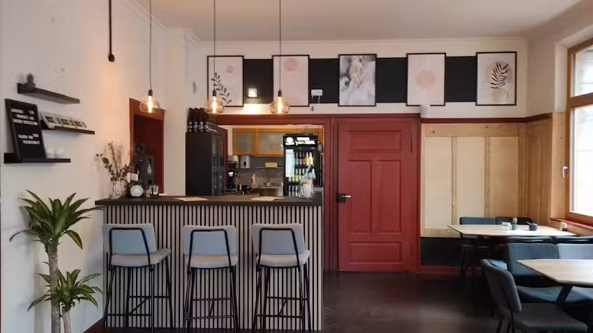 Pure Food &ndash; The Vegan Caf&eacute; & Bar