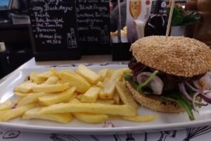 Queen&rsquo;s Restaurant Burger Bar