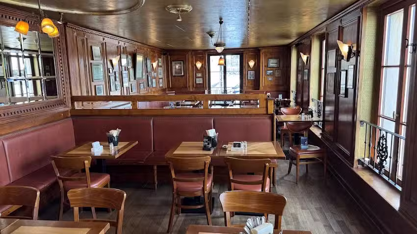 Radeberger Biergarten an der Schiffsanlegestelle