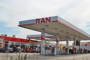 RAN-Station Kissing