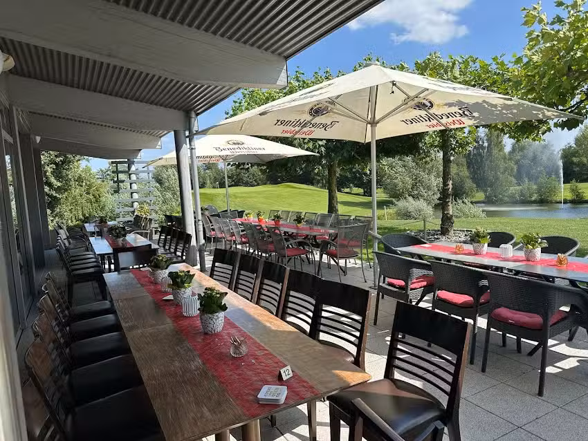 RED BY MIKI Golf Lounge & Bar