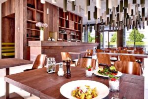 REINHARD B&Auml;R restaurant und caf&eacute;