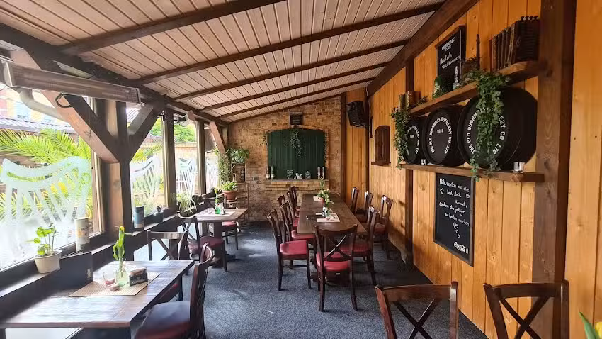 Restaurant & Bar ELANA / Pension