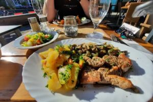Restaurant & Bar Tuckers