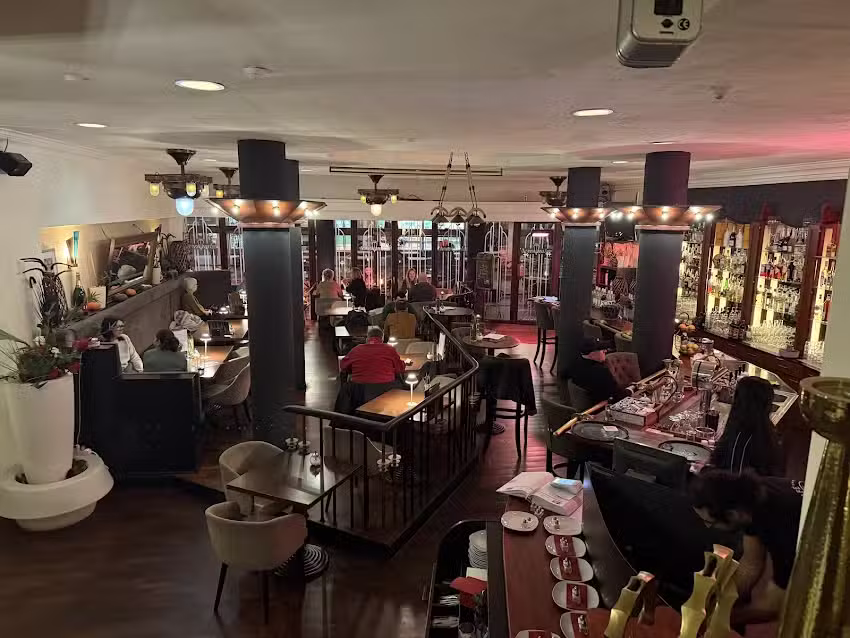 Restaurant &ndash; Caf&eacute; &ndash; Bar &ndash; Transatlantik