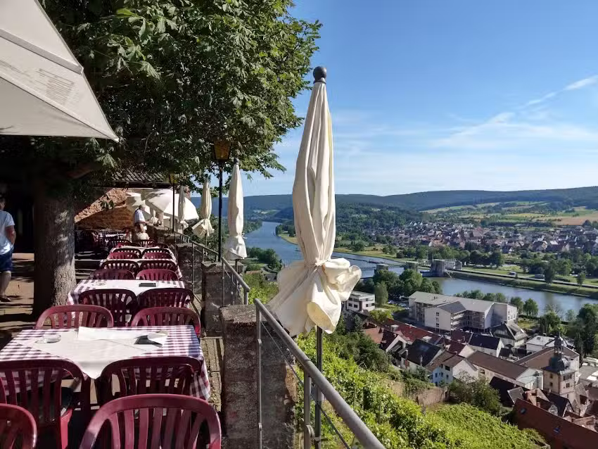 Restaurant-Caf&eacute; Burgterrasse Clingenburg