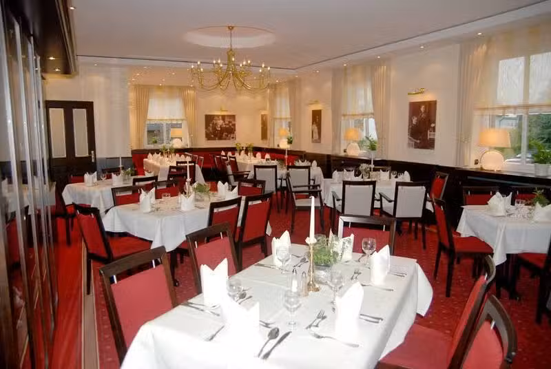 Restaurant Caf&eacute; NebenAn &ndash; R&ouml;hrs Gasthaus GmbH