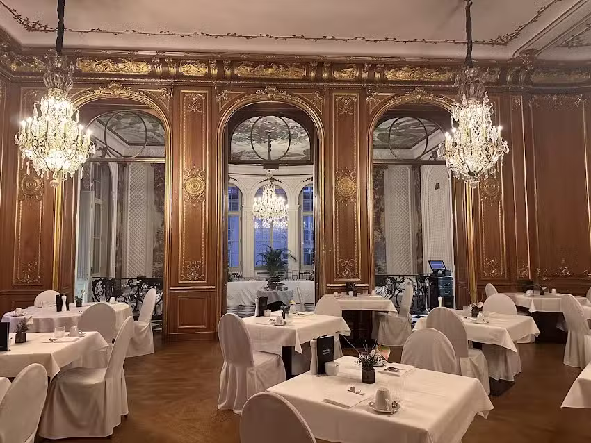 Restaurant im Schlosshotel Berlin by Patrick Hellmann