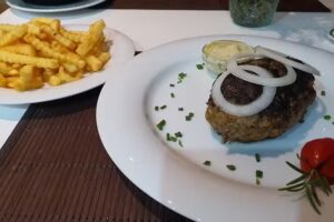 RESTAURANT MINOAS