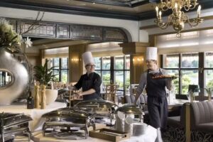 Restaurant &bdquo;Rheinterrassen&ldquo; mit Sommerterrasse