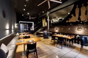 Restaurant ROTER HAHN by Maximilian Schmidt
