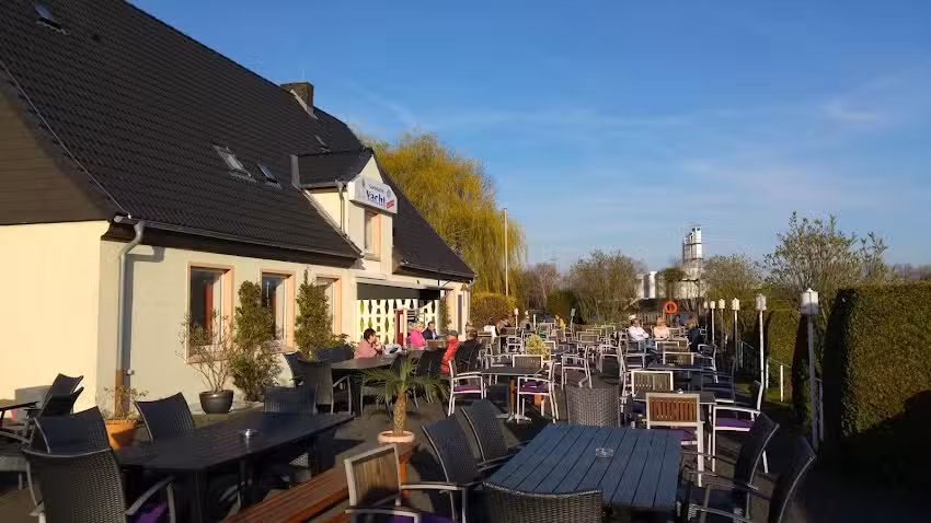 Restaurant &ndash; Speisegastst&auml;tte &ndash; Caf&eacute; &ndash; Zum Yachthafen &ndash;