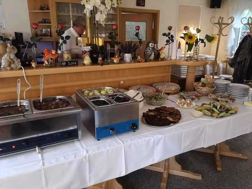 Restaurant und Caf&eacute; &bdquo;Am Schlo&szlig;&ldquo;