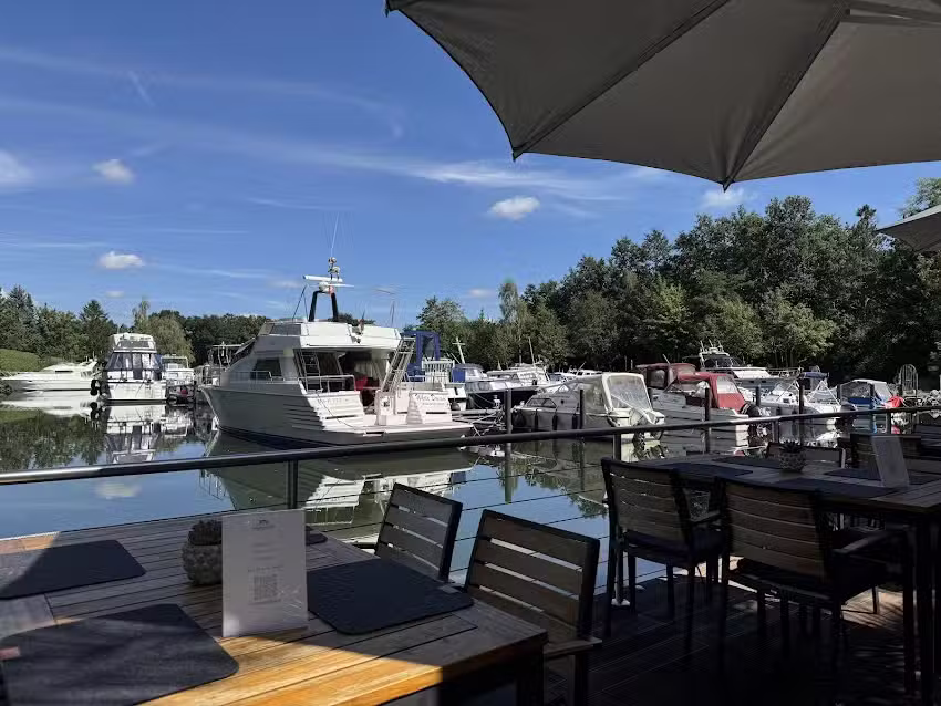 Restaurant und Caf&eacute; &ndash; Am Yachthafen
