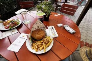 Restaurant Via Claudia Gusto mit Biergarten und Imbiss