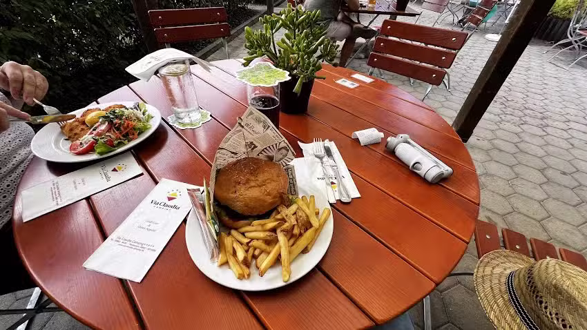 Restaurant Via Claudia Gusto mit Biergarten und Imbiss