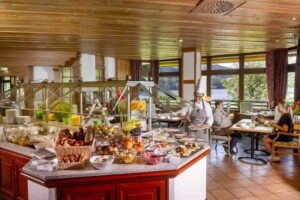 Restaurant &bdquo;Vier T&auml;ler&ldquo; mit Seeblick