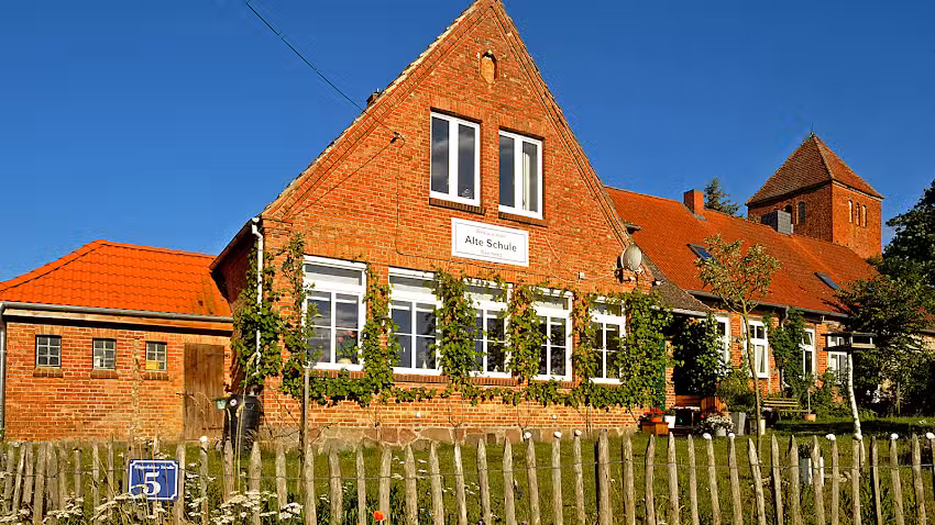 Restauration Alte Schule Karcheez