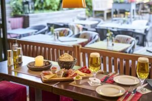 Riva Bistro, Bar, Caf&eacute;