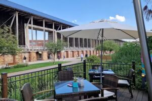 Riverside Lounge Terrasse