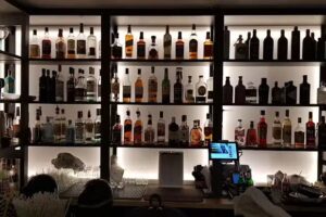 Royal | Caf&eacute; &bull; Bar &bull; Restaurant