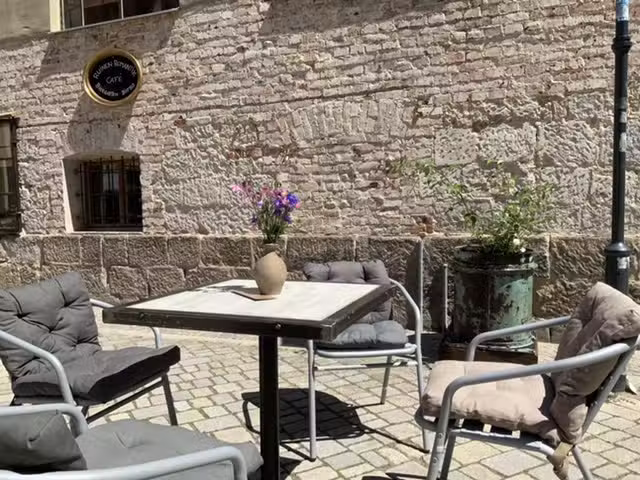 Ruinenromantik Kornmarkt 3 &ndash; Cafe, Biergarten, Bistro