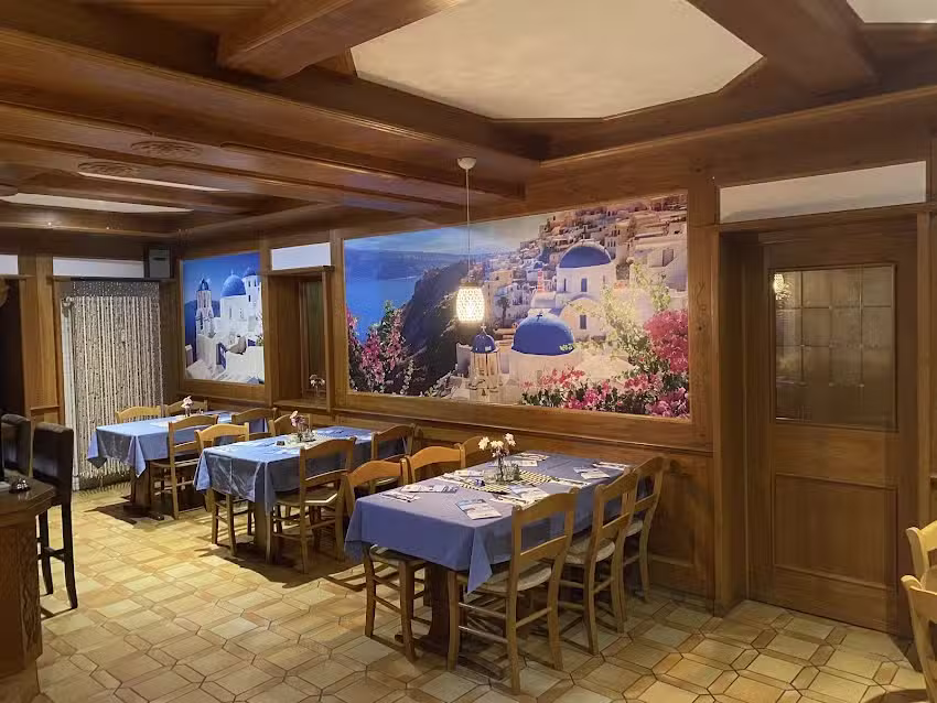 Santorini restaurant Elias