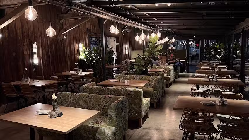 Schilling am Bahnhof