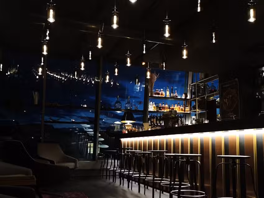 Schilling Roofbar (Nikkei Sushi & Modern Cocktails)