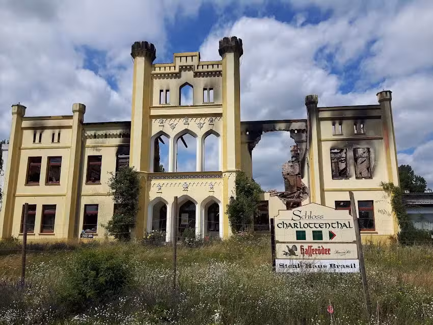 Schlo&szlig; Charlottenthal