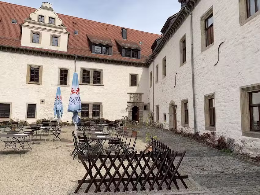 Schlo&szlig;-Restaurant &bdquo;Le Ch&acirc;teau&ldquo;