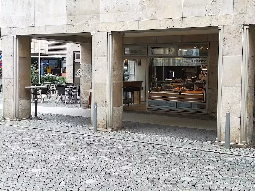 Schloss & Stra&szlig;encaf&eacute;/ B&auml;ckerei Laudenbach