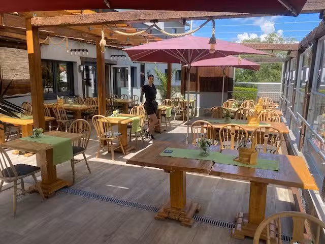 Schlosscafe Restaurant Cafe Biergarten Festr&auml;ume