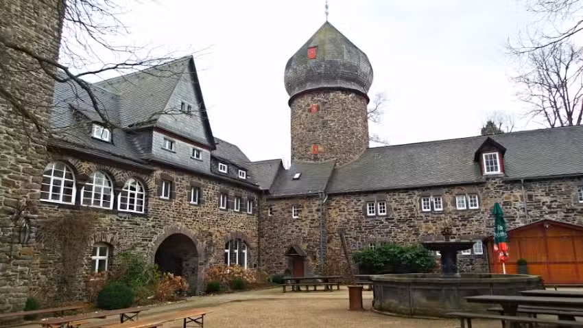 Schlo&szlig;hotel Schweitzer GbR