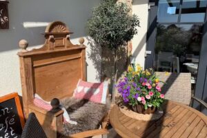 Schmeckew&ouml;hlerchen, Gartencaf&eacute; und Vintage-Shop