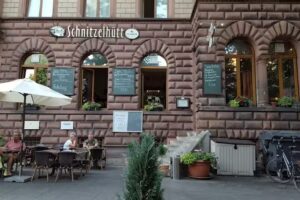 Schnitzelh&uuml;tt